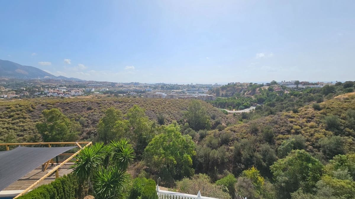 4 bedroom Villa for sale in Mijas Costa with pool garage - € 1,150,000 (Ref: 9707505)