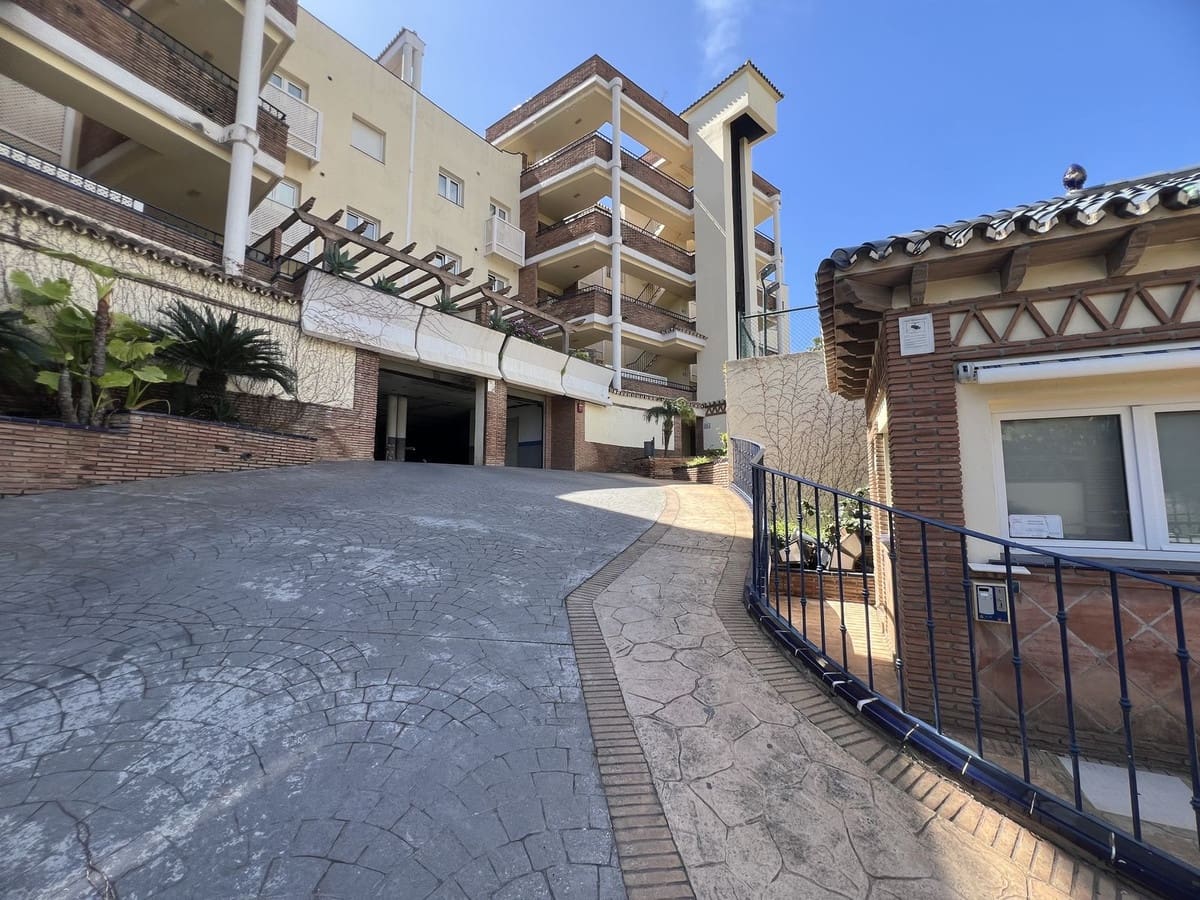 2 bedroom Apartment for sale in Riviera del Sol with pool garage - € 350,000 (Ref: 9728442)
