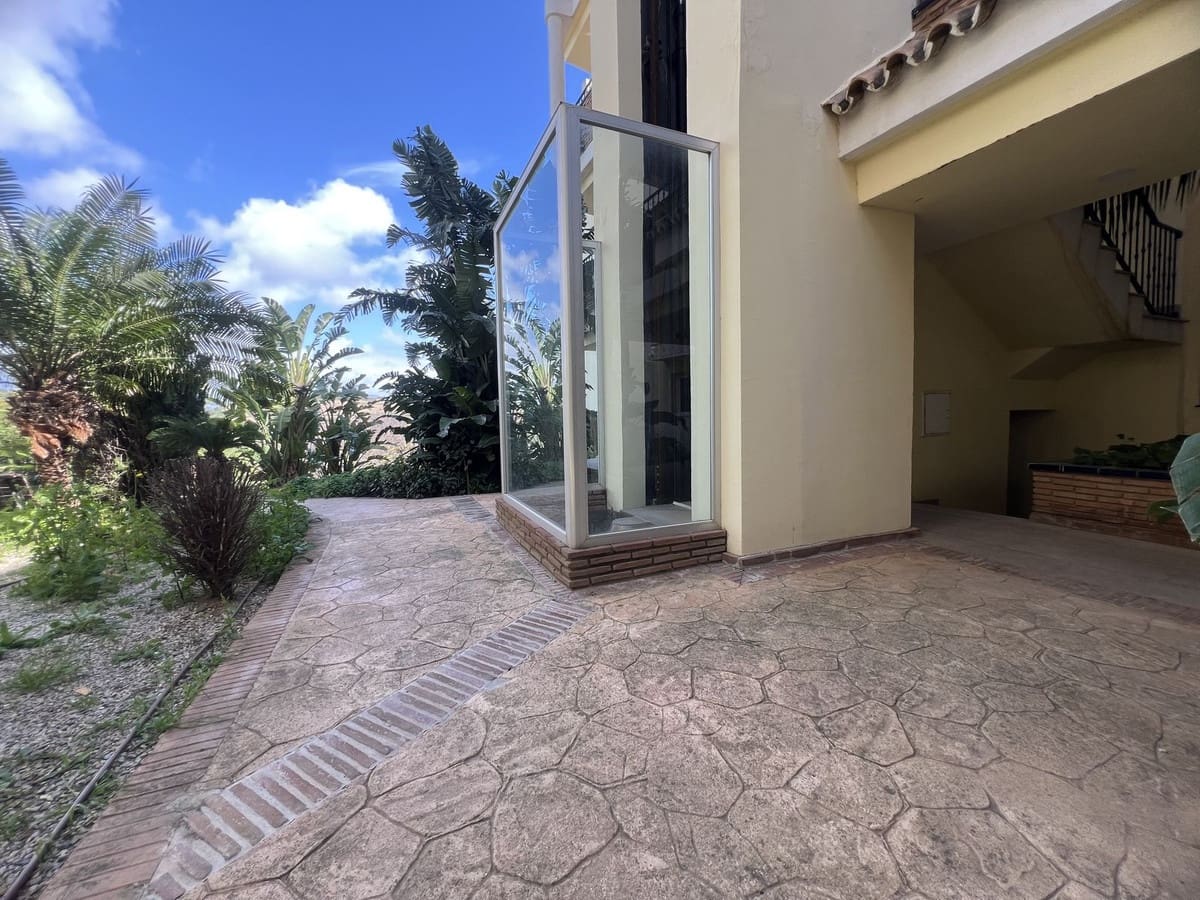 2 bedroom Apartment for sale in Riviera del Sol with pool garage - € 350,000 (Ref: 9728442)