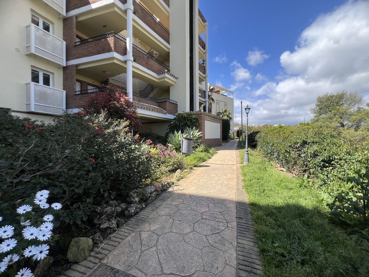 2 bedroom Apartment for sale in Riviera del Sol with pool garage - € 350,000 (Ref: 9728442)