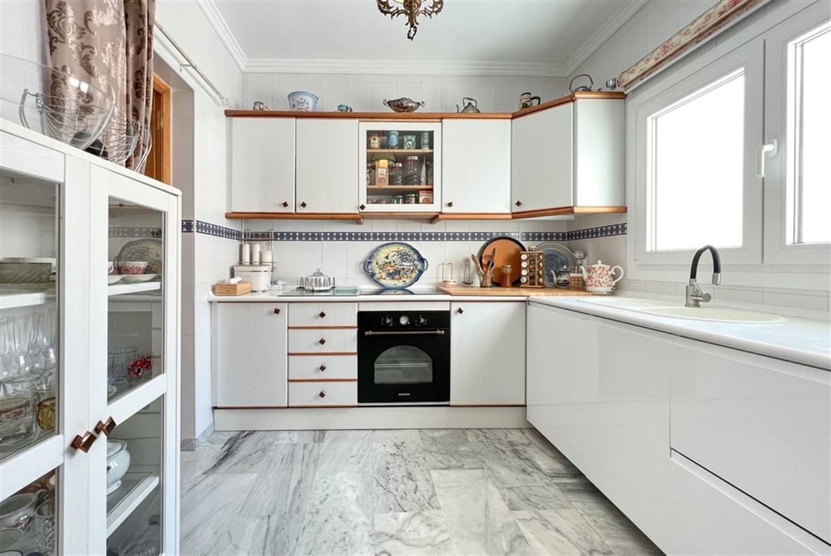 4 sovrum Semi-fristående Villa till salu i Calahonda med pool garage - 697 000 € (Ref: 9747348)