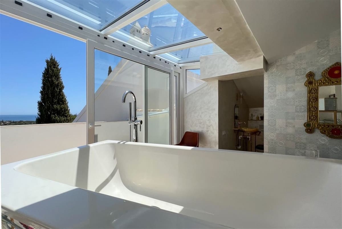 4 sovrum Semi-fristående Villa till salu i Calahonda med pool garage - 697 000 € (Ref: 9747348)