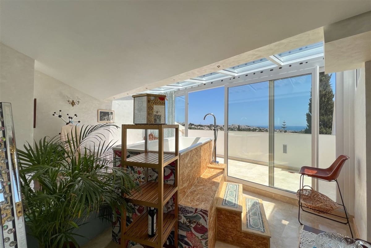 4 sovrum Semi-fristående Villa till salu i Calahonda med pool garage - 697 000 € (Ref: 9747348)