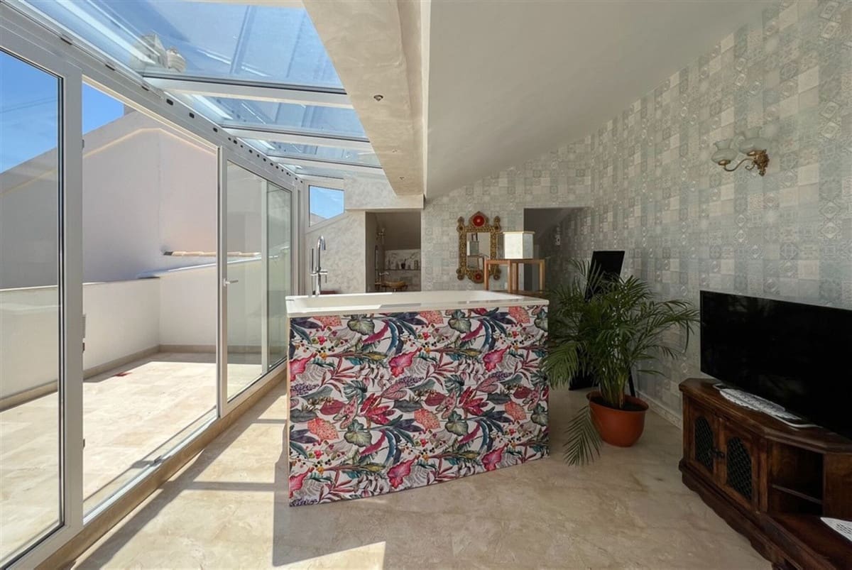 4 sovrum Semi-fristående Villa till salu i Calahonda med pool garage - 697 000 € (Ref: 9747348)