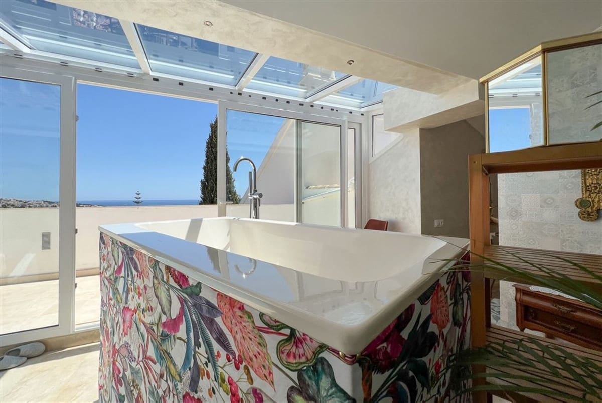 4 sovrum Semi-fristående Villa till salu i Calahonda med pool garage - 697 000 € (Ref: 9747348)