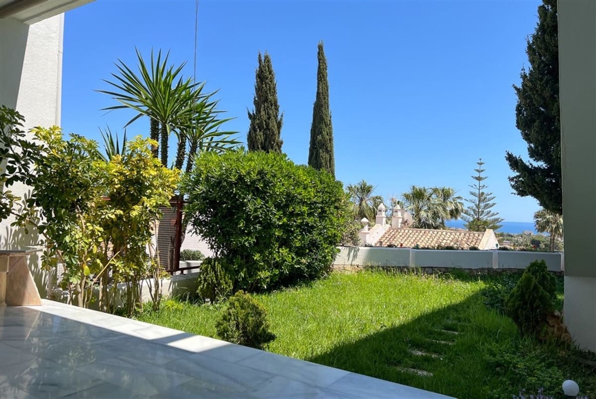 4 sovrum Semi-fristående Villa till salu i Calahonda med pool garage - 697 000 € (Ref: 9747348)