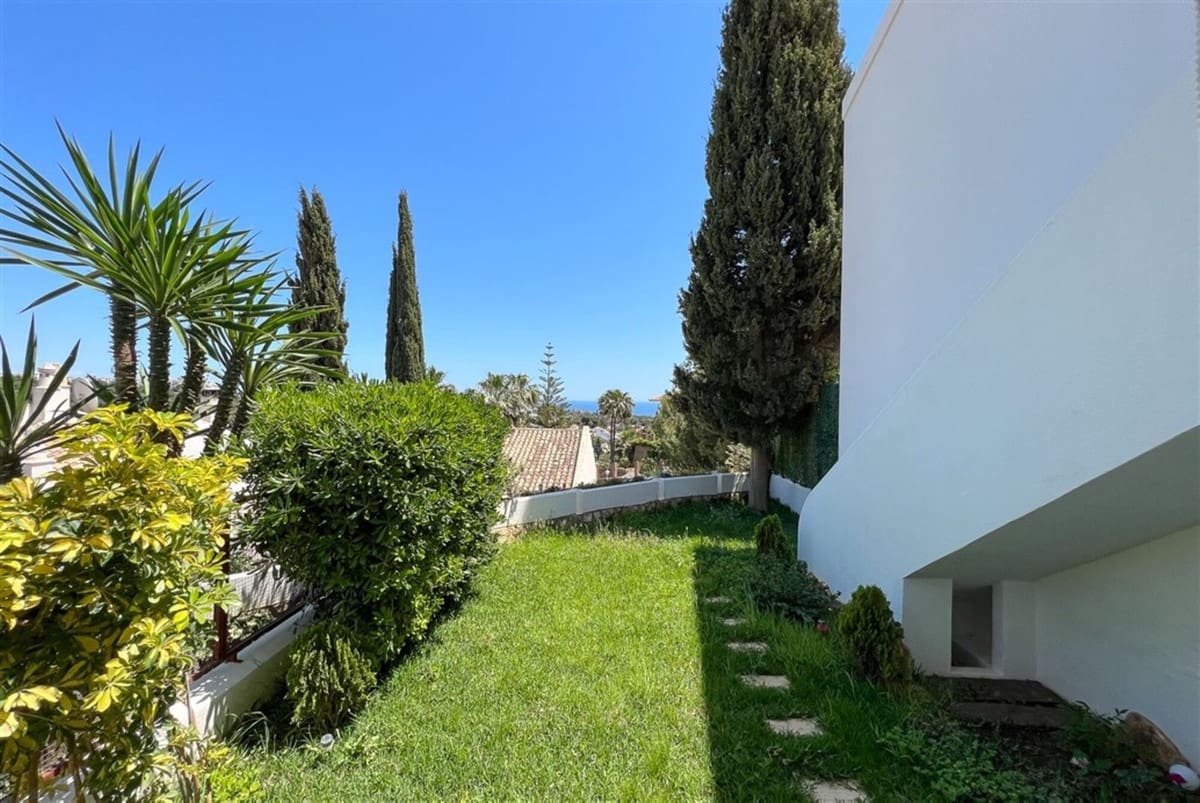 4 sovrum Semi-fristående Villa till salu i Calahonda med pool garage - 697 000 € (Ref: 9747348)