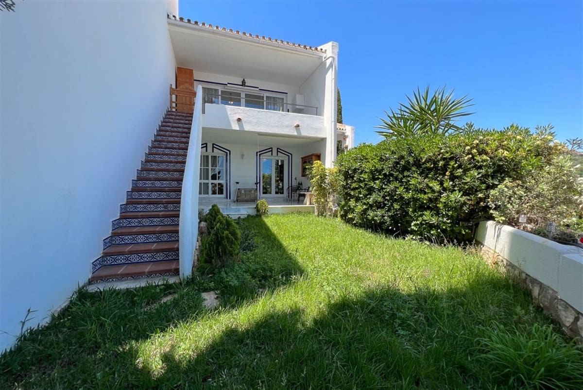 4 sovrum Semi-fristående Villa till salu i Calahonda med pool garage - 697 000 € (Ref: 9747348)