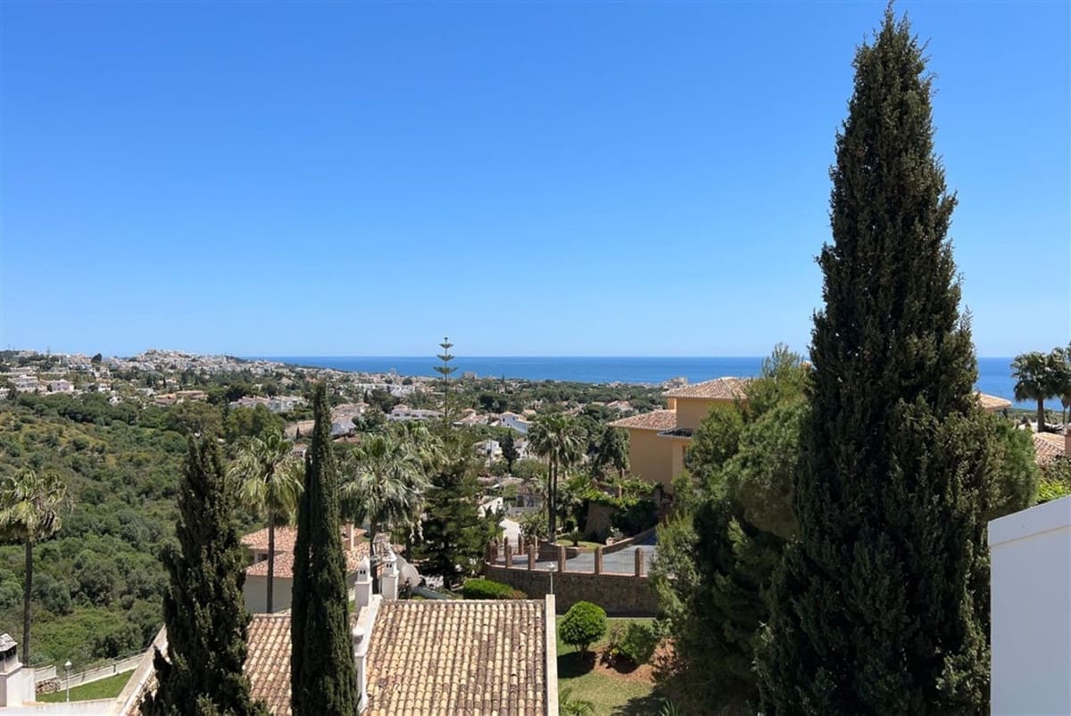 4 sovrum Semi-fristående Villa till salu i Calahonda med pool garage - 697 000 € (Ref: 9747348)