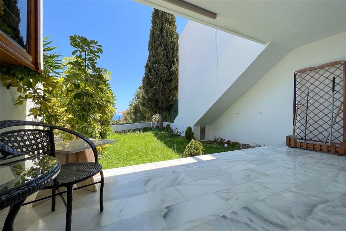 4 sovrum Semi-fristående Villa till salu i Calahonda med pool garage - 697 000 € (Ref: 9747348)