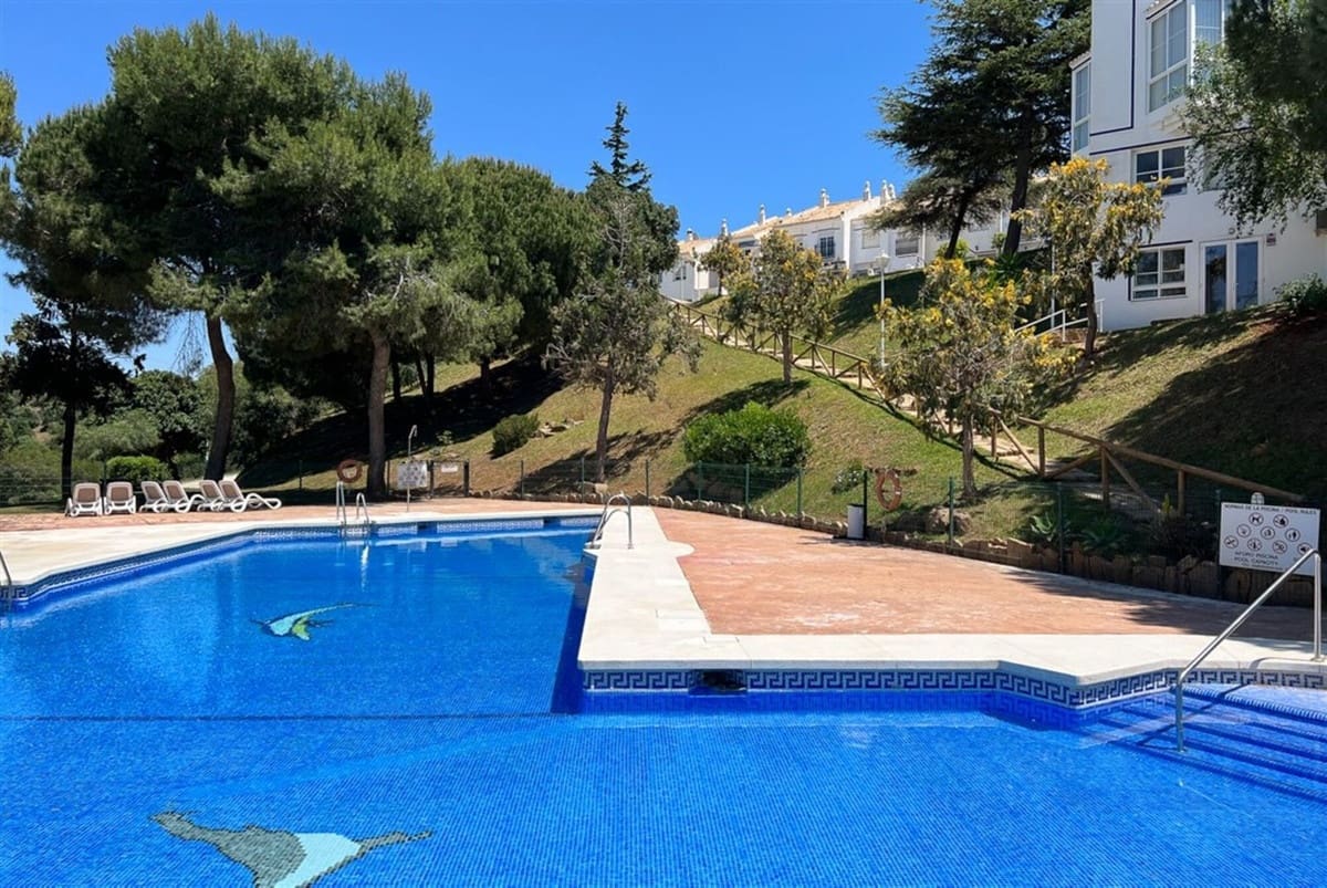 4 sovrum Semi-fristående Villa till salu i Calahonda med pool garage - 697 000 € (Ref: 9747348)