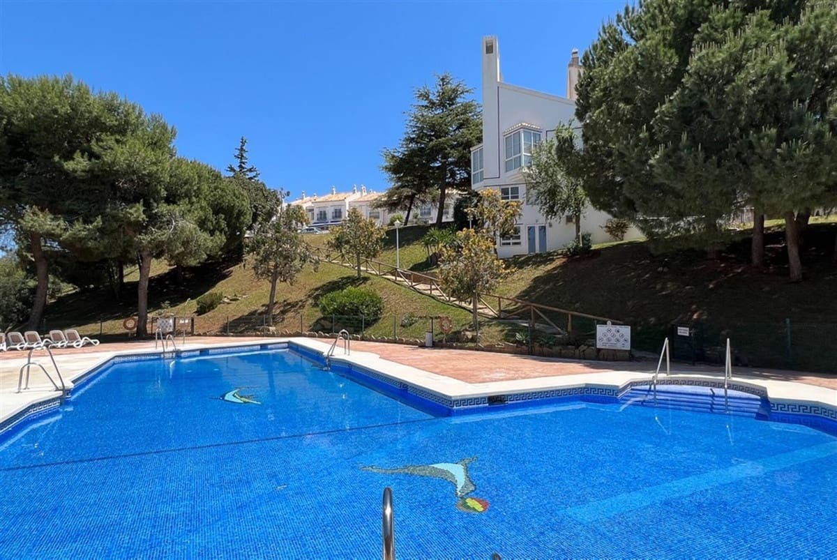 4 sovrum Semi-fristående Villa till salu i Calahonda med pool garage - 697 000 € (Ref: 9747348)