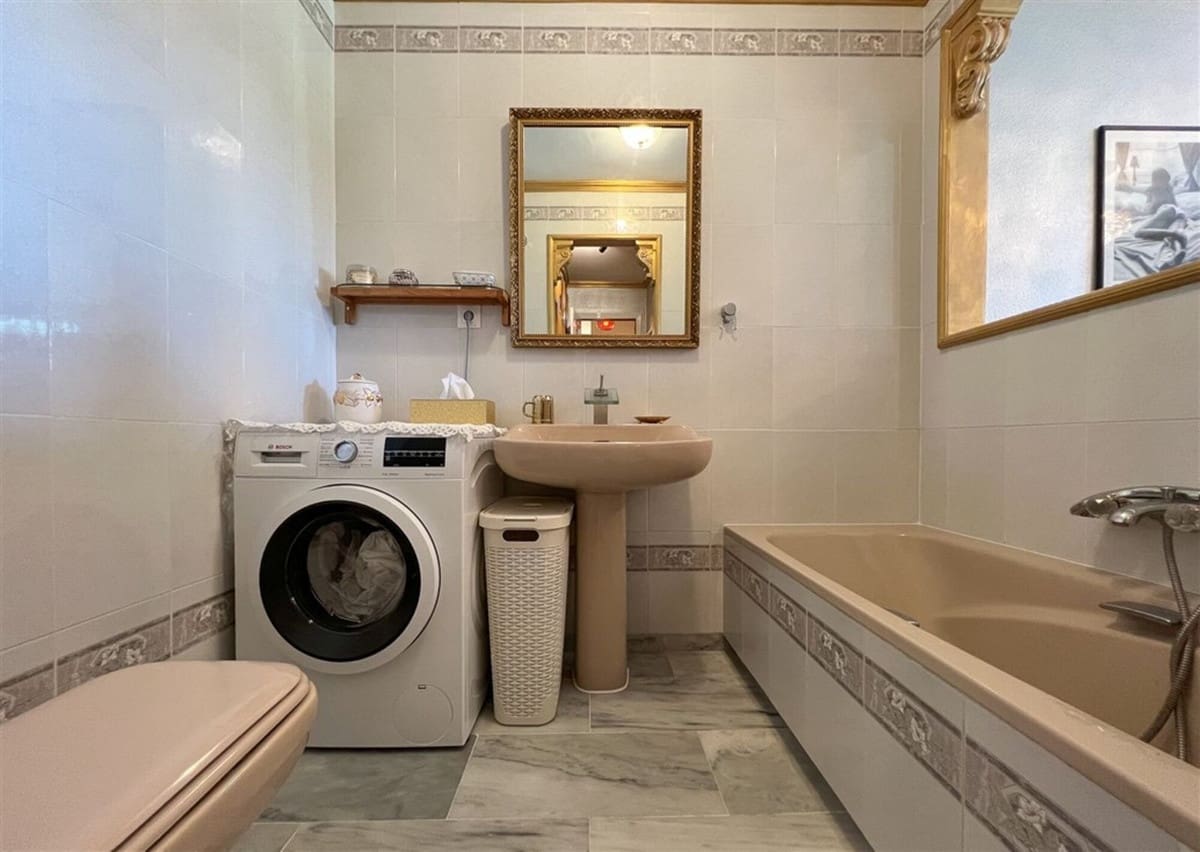 4 sovrum Semi-fristående Villa till salu i Calahonda med pool garage - 697 000 € (Ref: 9747348)