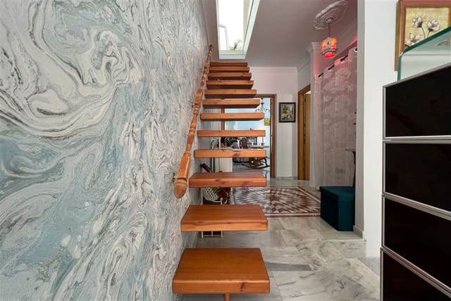 Pareado de 4 habitaciones en Calahonda, Mijas en venta con piscina garaje - 697.000 € (Ref: 9747348)