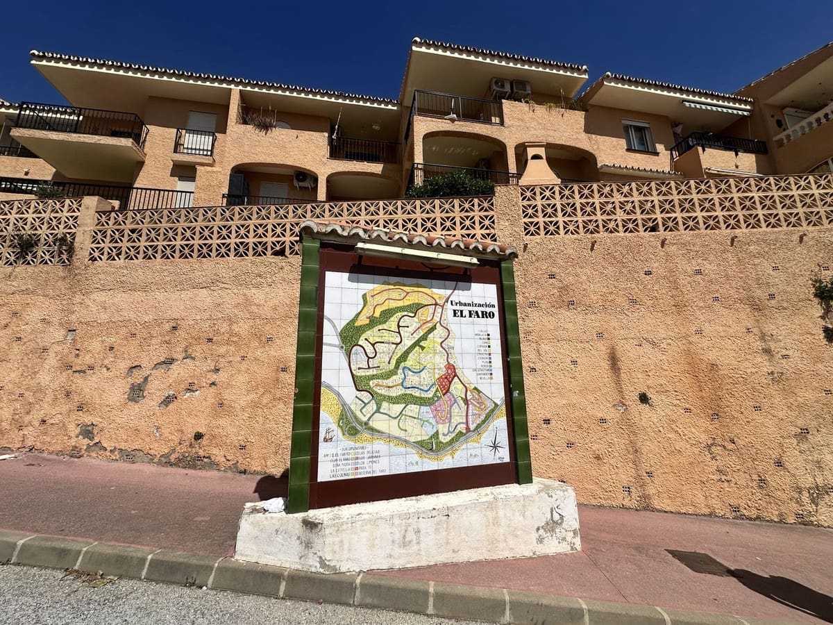 2 bedroom Beach Apartment for sale in El Faro with pool - € 299,000 (Ref: 9750838)