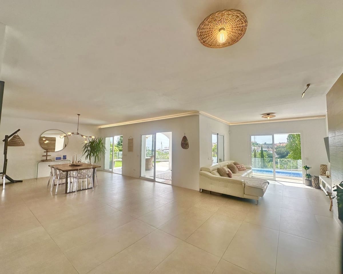 3 soveværelse Villa til salg i Riviera del Sol med swimmingpool garage - € 1.350.000 (Ref: 9762414)