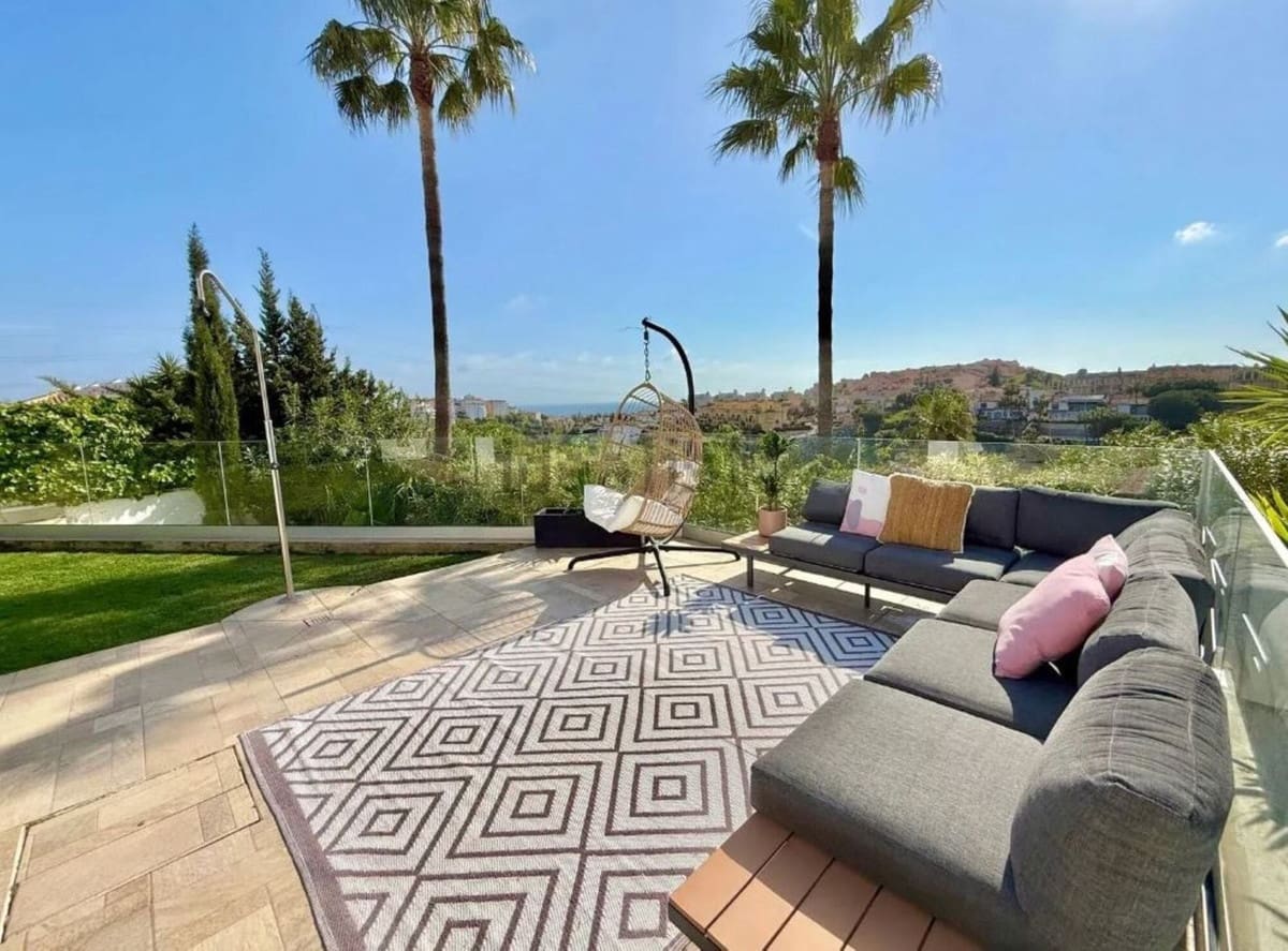 3 soveværelse Villa til salg i Riviera del Sol med swimmingpool garage - € 1.350.000 (Ref: 9762414)