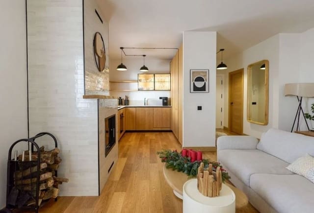 2 soveværelse Strandlejlighed til salg i Puerto Banus, Marbella med swimmingpool garage - € 1.100.000 (Ref: 9769917)