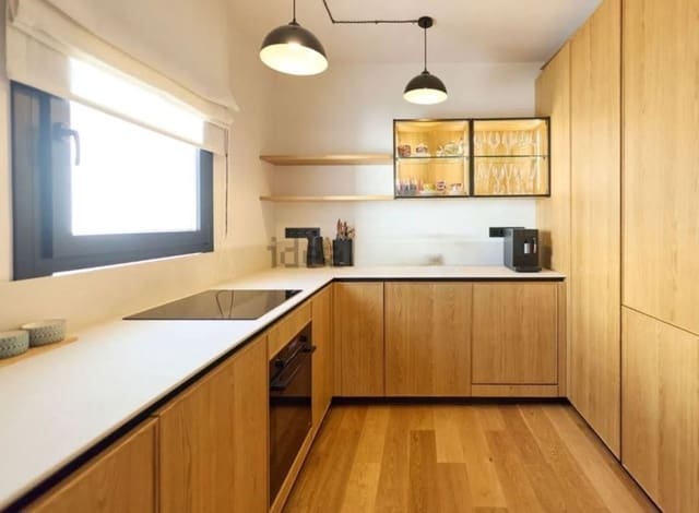 2 soveværelse Strandlejlighed til salg i Puerto Banus, Marbella med swimmingpool garage - € 1.100.000 (Ref: 9769917)