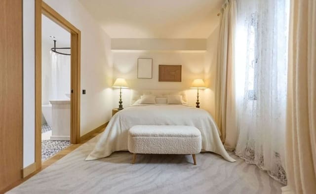 2 sypialnia Apartament przy plaży na sprzedaż w Puerto Banus, Marbella z basenem garażem - 1 100 000 € (Ref: 9769917)