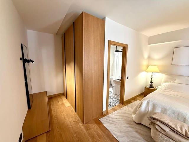 2 sypialnia Apartament przy plaży na sprzedaż w Puerto Banus, Marbella z basenem garażem - 1 100 000 € (Ref: 9769917)