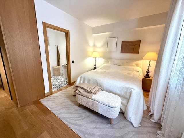 2 sypialnia Apartament przy plaży na sprzedaż w Puerto Banus, Marbella z basenem garażem - 1 100 000 € (Ref: 9769917)