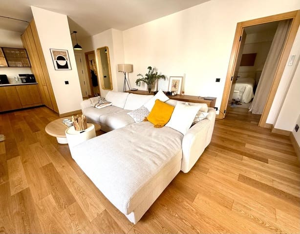2 soveværelse Strandlejlighed til salg i Puerto Banus, Marbella med swimmingpool garage - € 1.100.000 (Ref: 9769917)
