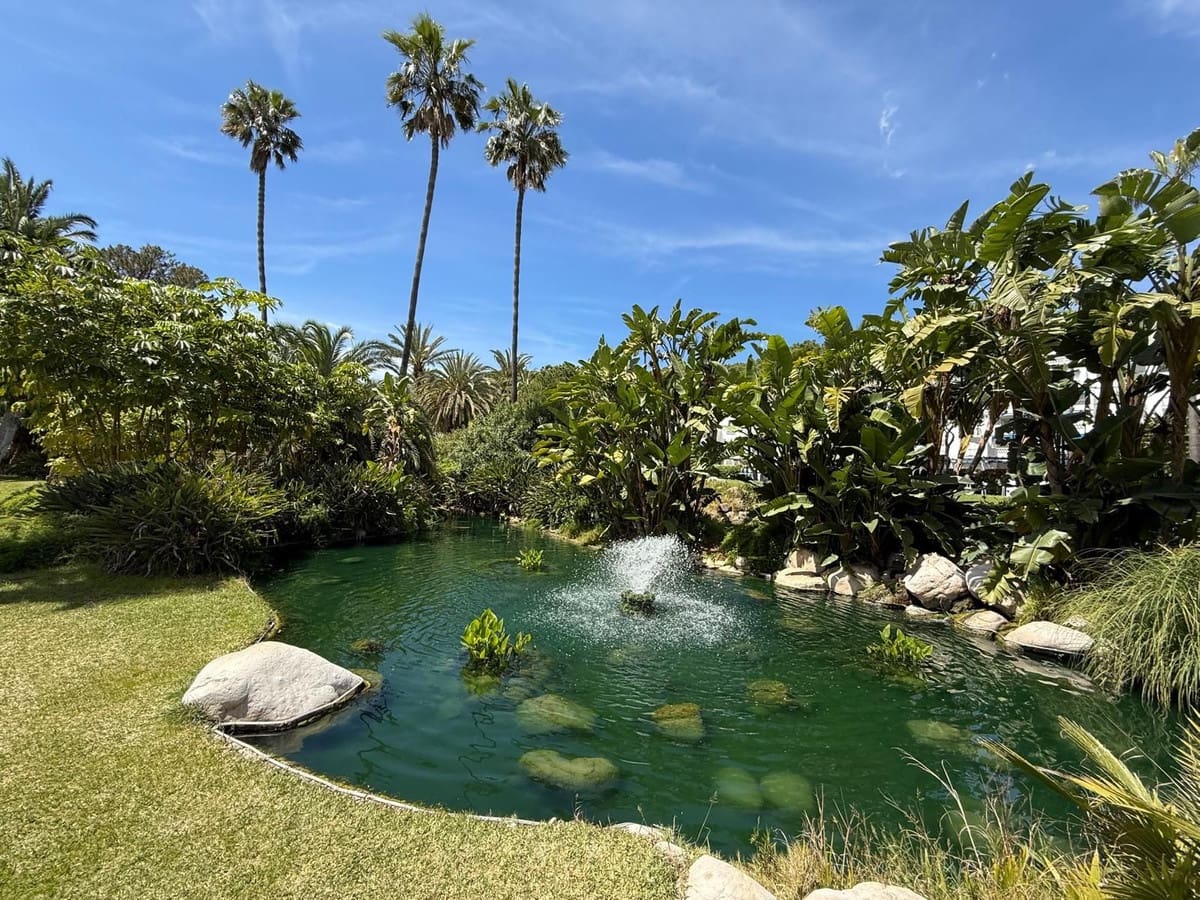 2 soveværelse Strandlejlighed til salg i Puerto Banus med swimmingpool garage - € 1.100.000 (Ref: 9769917)