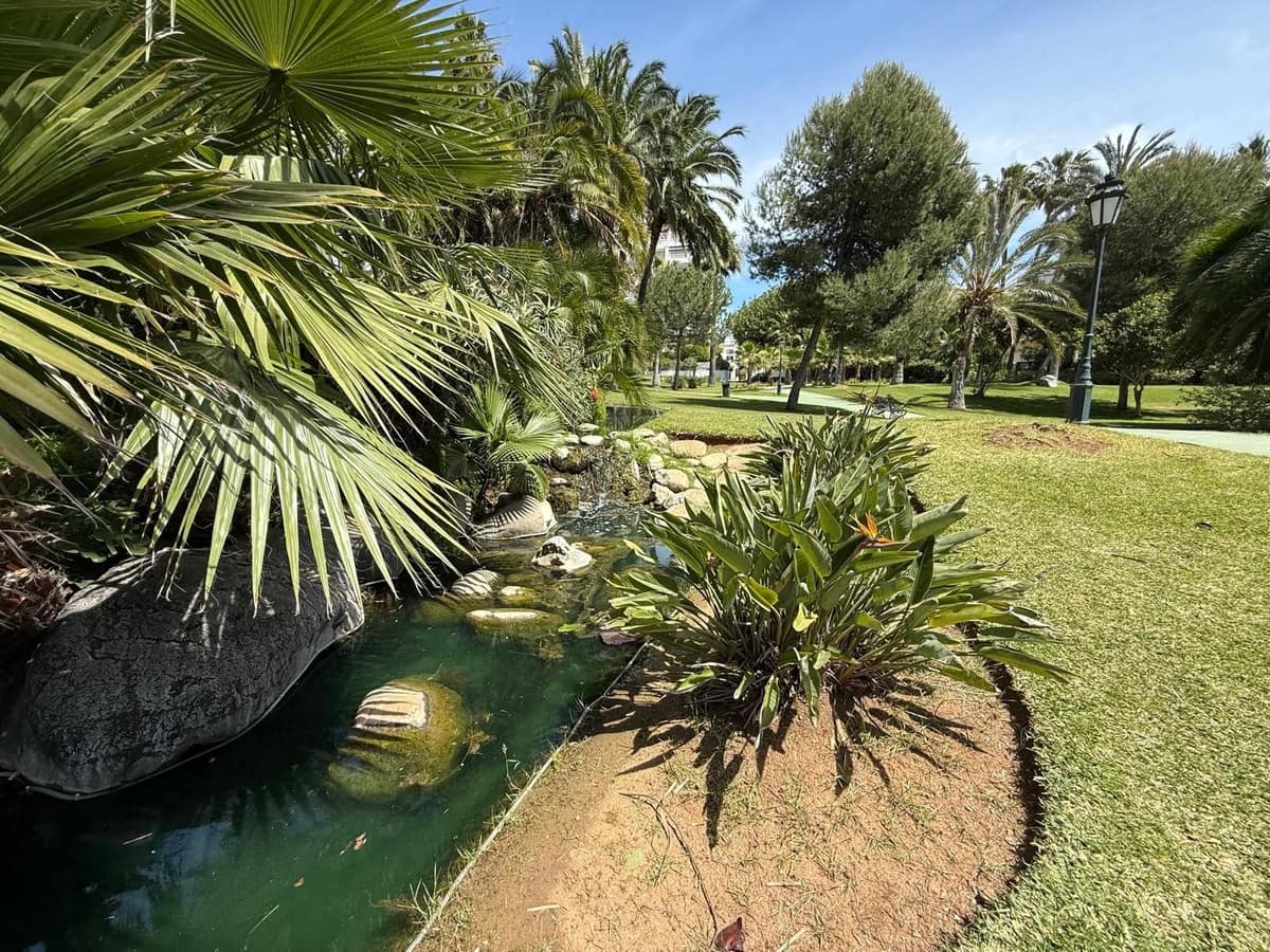 2 soveværelse Strandlejlighed til salg i Puerto Banus med swimmingpool garage - € 1.100.000 (Ref: 9769917)