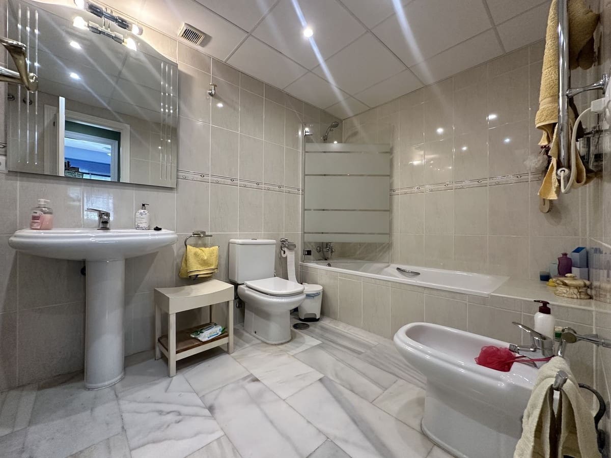 3 sypialnia Apartament na sprzedaż w La Cala de Mijas z basenem garażem - 395 000 € (Ref: 9787499)