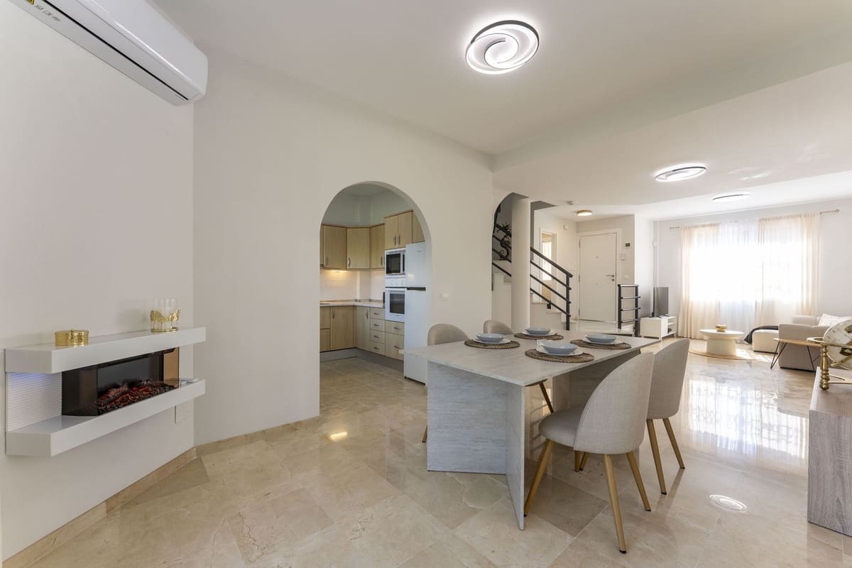 3 chambre Maison de Ville à vendre à Marbella avec piscine - 649 000 € (Ref: 9793960)