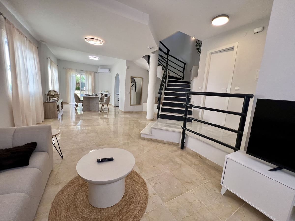 3 chambre Maison de Ville à vendre à Marbella avec piscine - 649 000 € (Ref: 9793960)