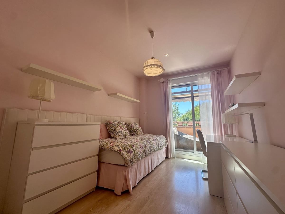 3 sovrum Lägenhet till salu i Marbella med pool garage - 895 000 € (Ref: 9816796)