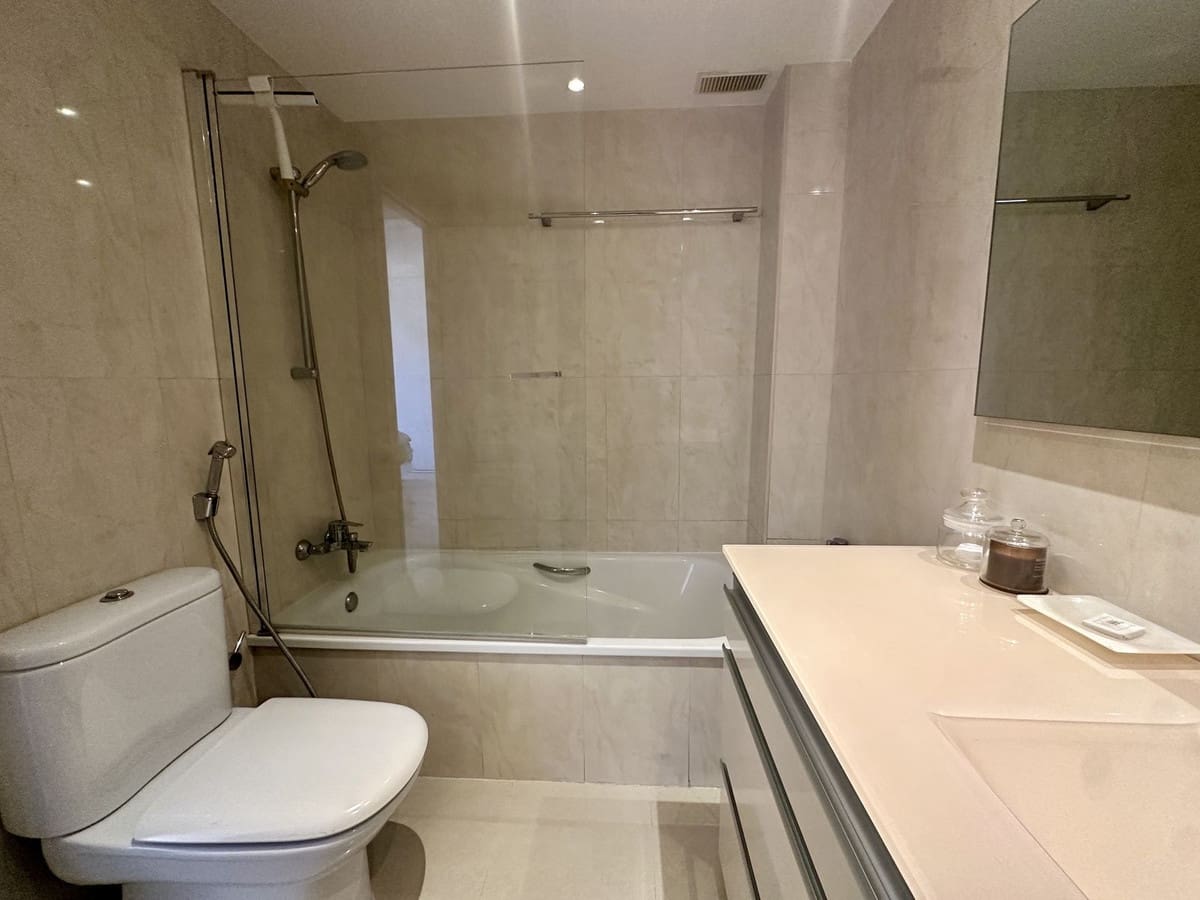 3 sovrum Lägenhet till salu i Marbella med pool garage - 895 000 € (Ref: 9816796)