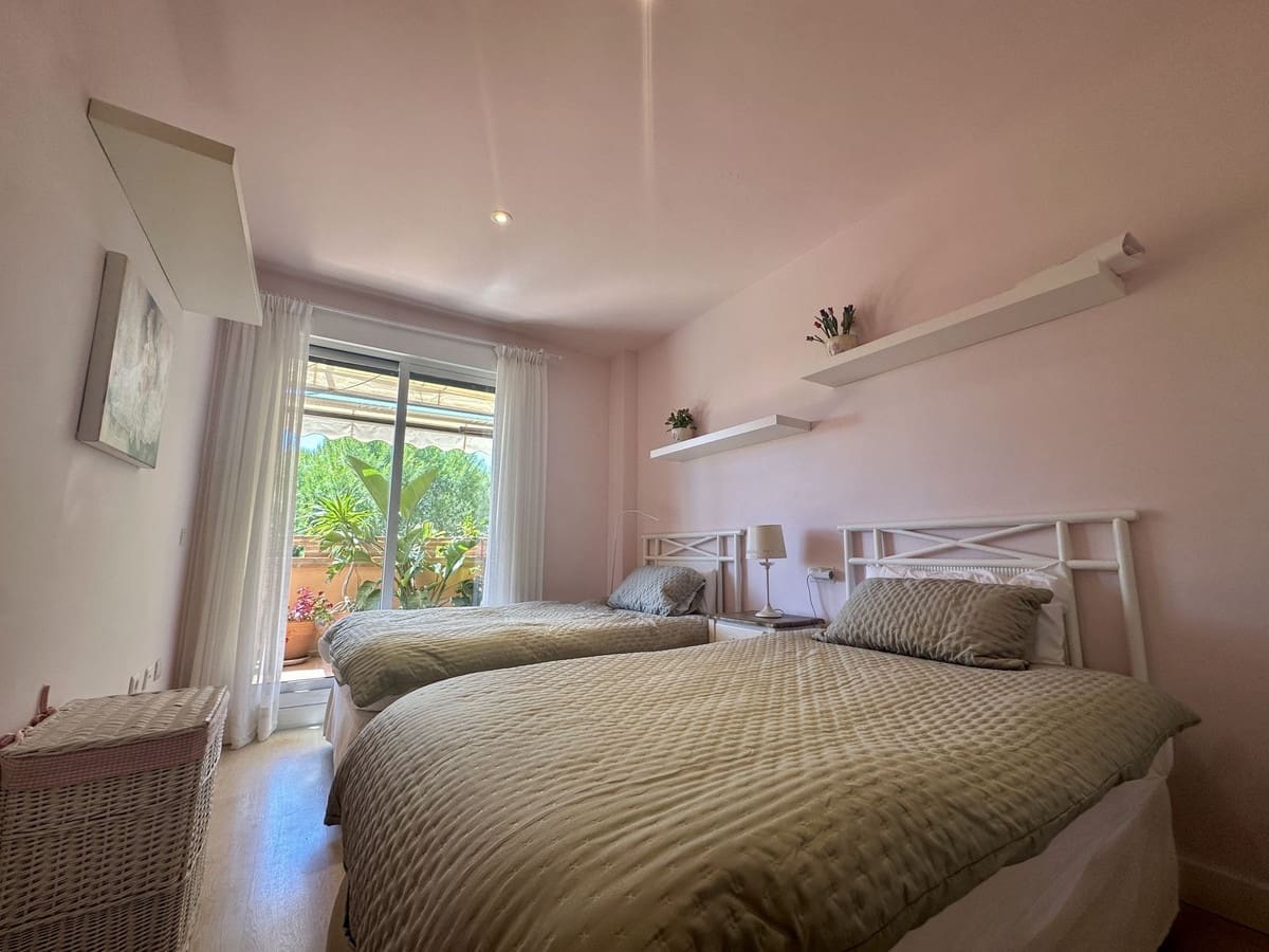 3 sovrum Lägenhet till salu i Marbella med pool garage - 895 000 € (Ref: 9816796)