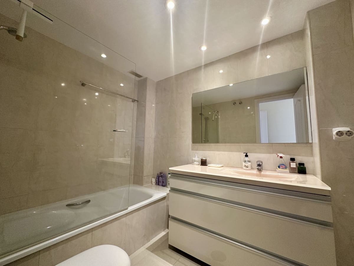 3 sovrum Lägenhet till salu i Marbella med pool garage - 895 000 € (Ref: 9816796)