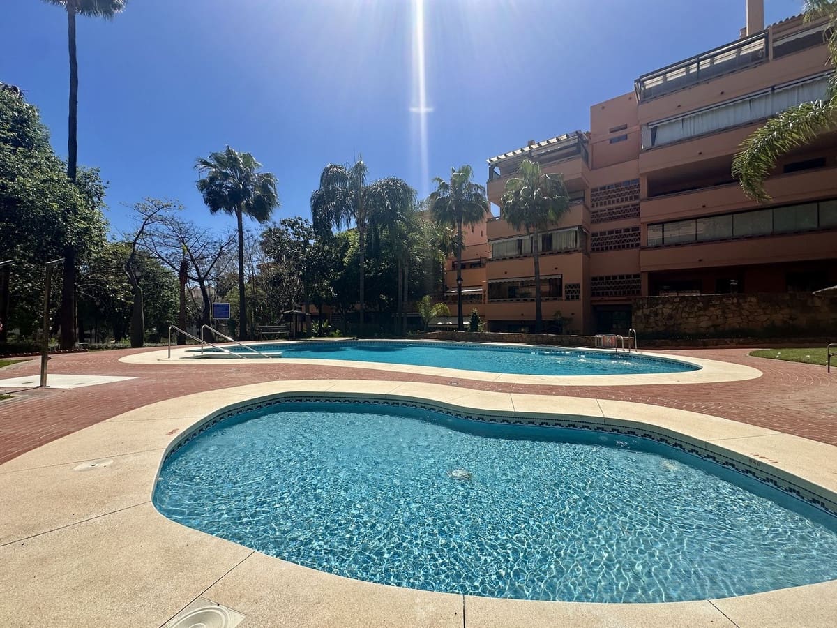 3 sovrum Lägenhet till salu i Marbella med pool garage - 895 000 € (Ref: 9816796)