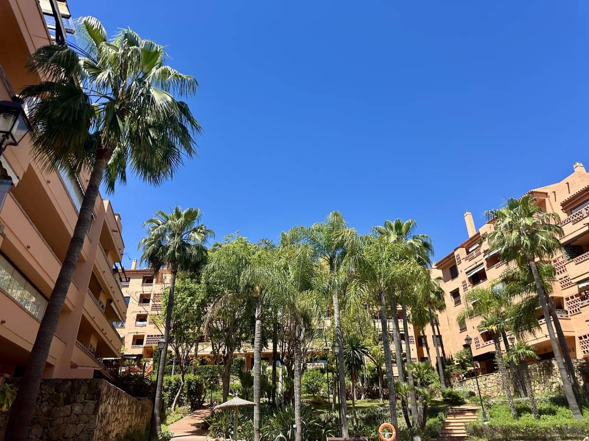 3 sovrum Lägenhet till salu i Marbella med pool garage - 895 000 € (Ref: 9816796)