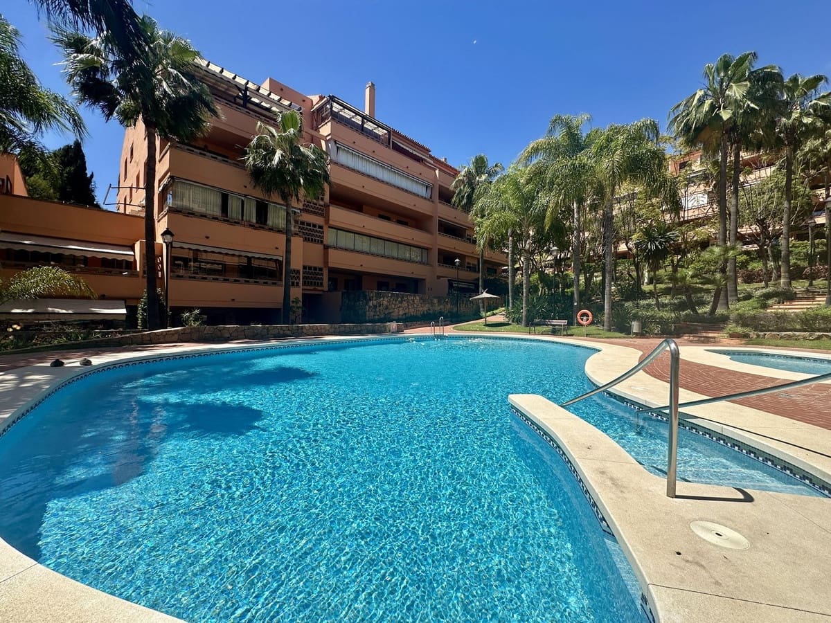 3 sovrum Lägenhet till salu i Marbella med pool garage - 895 000 € (Ref: 9816796)