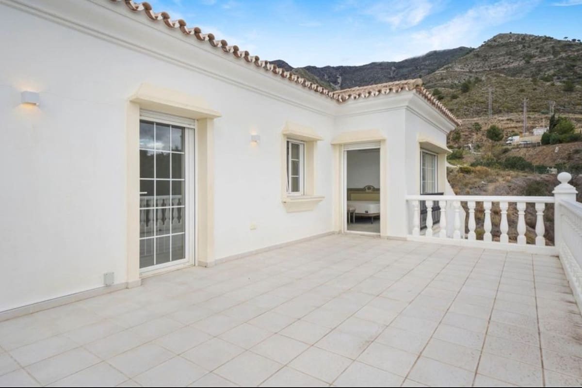 3 Zimmer Villa zu verkaufen in Valtocado mit Pool Garage - 795.000 € (Ref: 9827442)