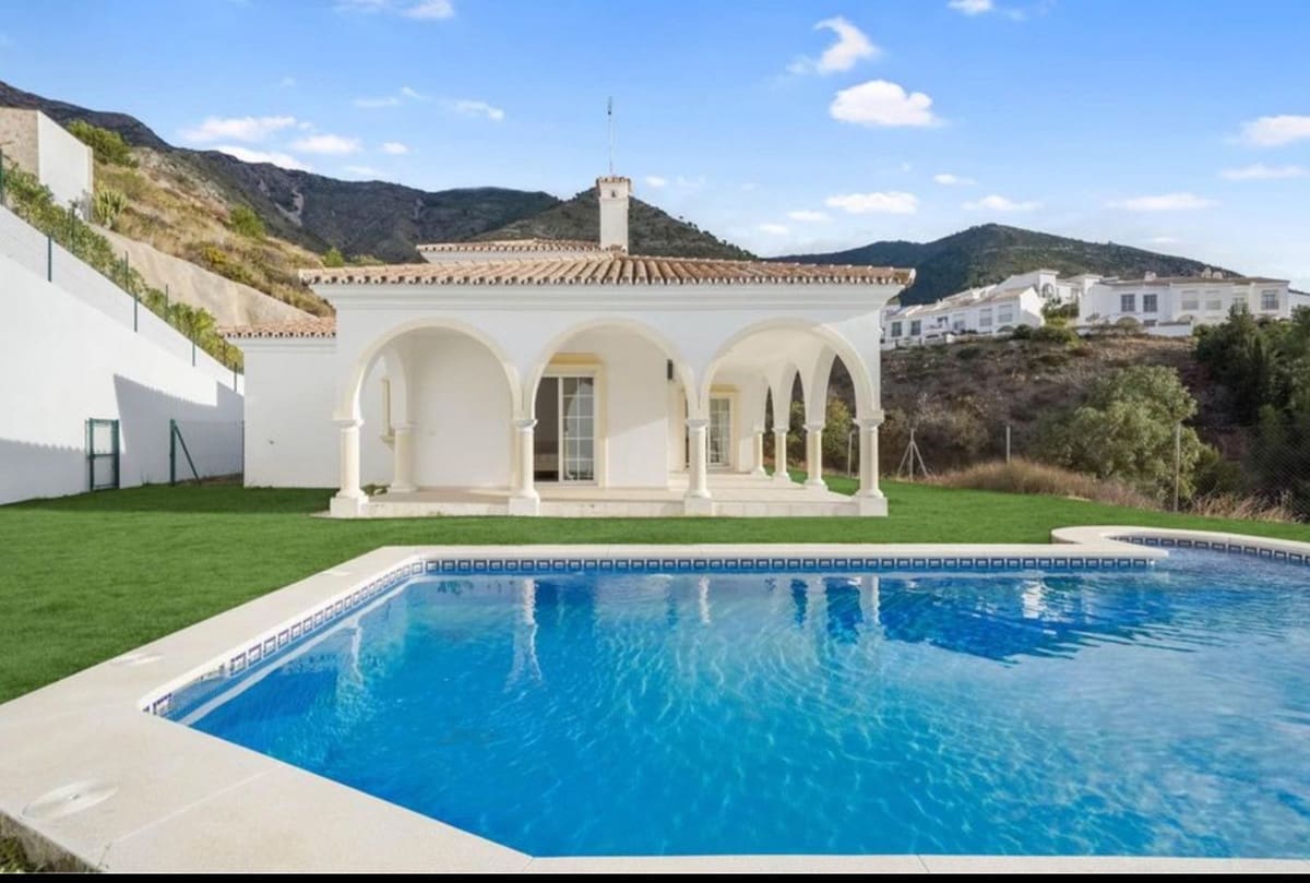 3 Zimmer Villa zu verkaufen in Valtocado mit Pool Garage - 795.000 € (Ref: 9827442)
