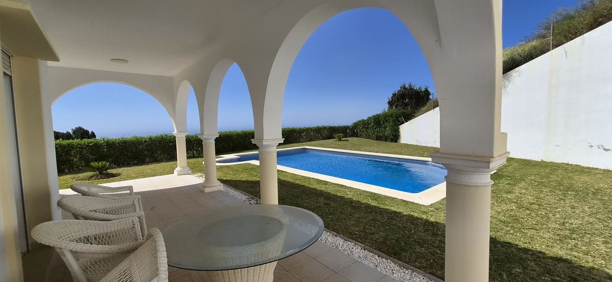 3 bedroom Villa for sale in Valtocado with pool garage - € 795,000 (Ref: 9827442)