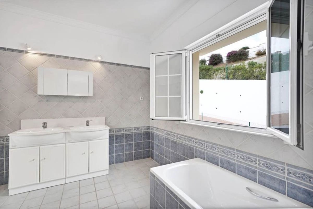 3 bedroom Villa for sale in Valtocado with pool garage - € 795,000 (Ref: 9827442)