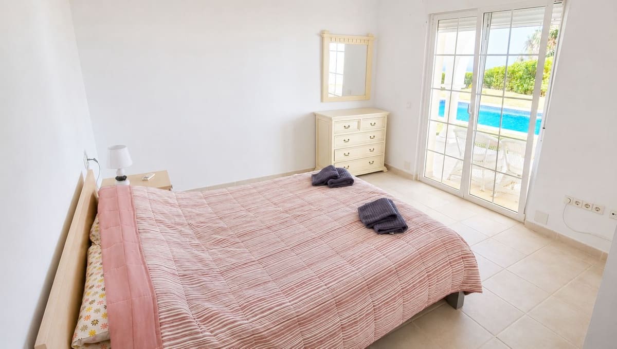 3 bedroom Villa for sale in Valtocado with pool garage - € 795,000 (Ref: 9827442)