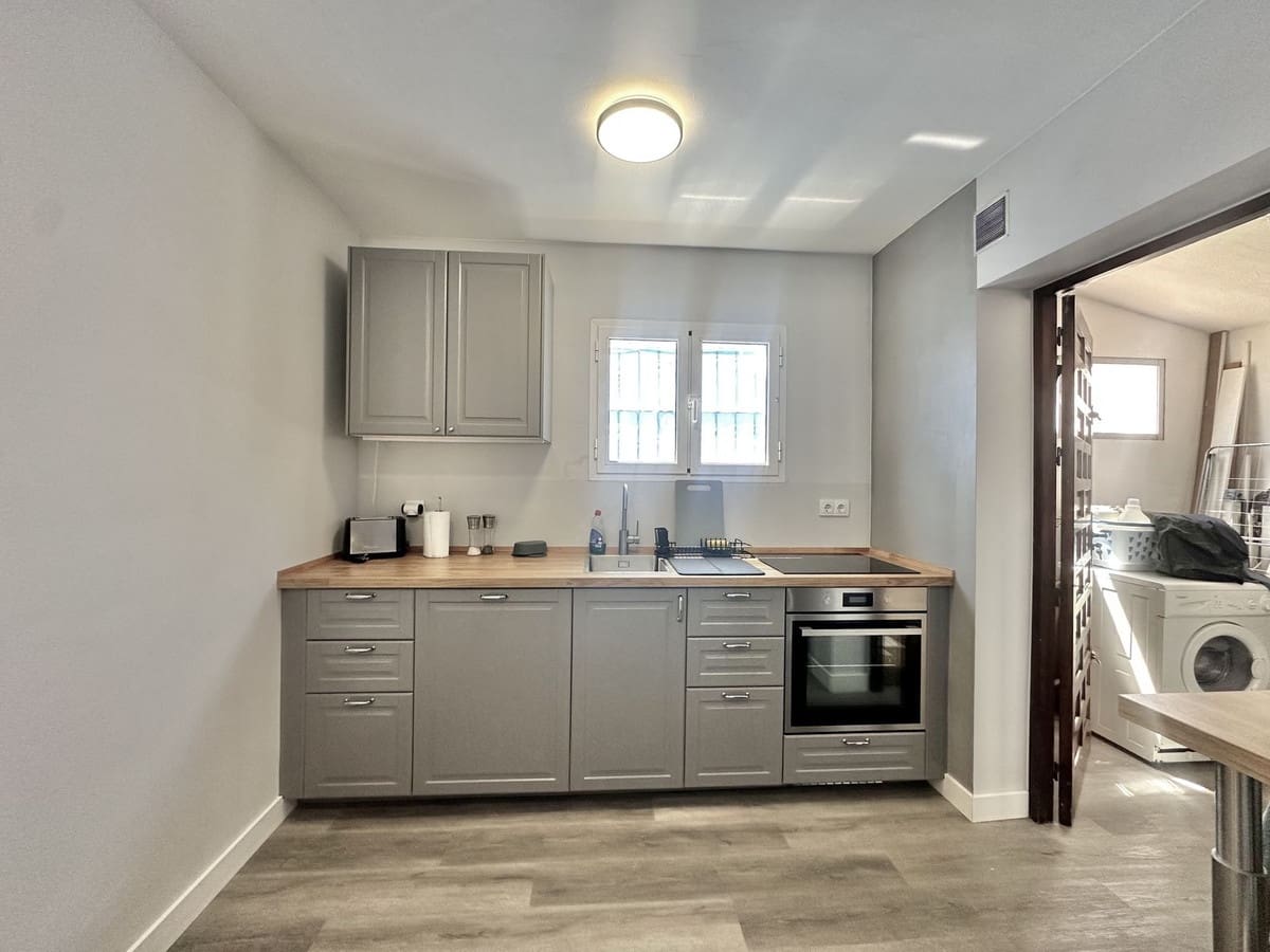 2 bedroom Villa for sale in Calahonda with pool garage - € 350,000 (Ref: 9835049)