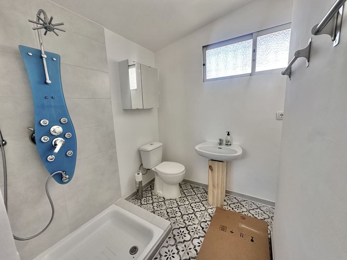 2 bedroom Villa for sale in Calahonda with pool garage - € 350,000 (Ref: 9835049)