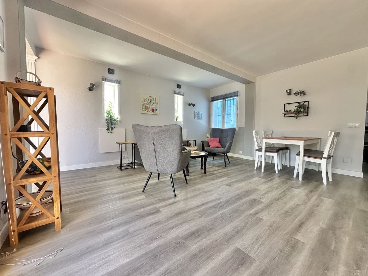 2 bedroom Villa for sale in Calahonda with pool garage - € 350,000 (Ref: 9835049)