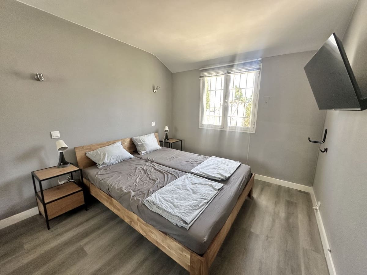 2 bedroom Villa for sale in Calahonda with pool garage - € 350,000 (Ref: 9835049)