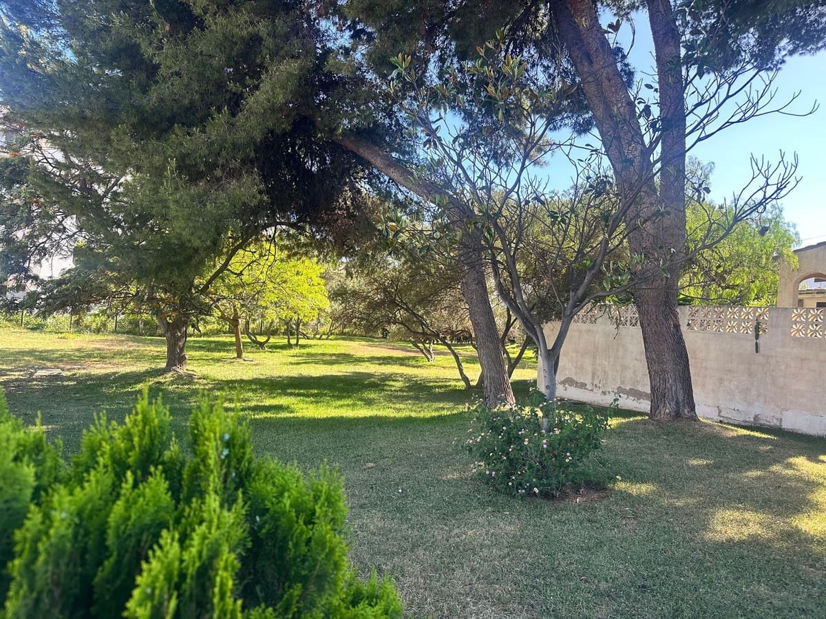 2 bedroom Villa for sale in Calahonda with pool garage - € 350,000 (Ref: 9835049)