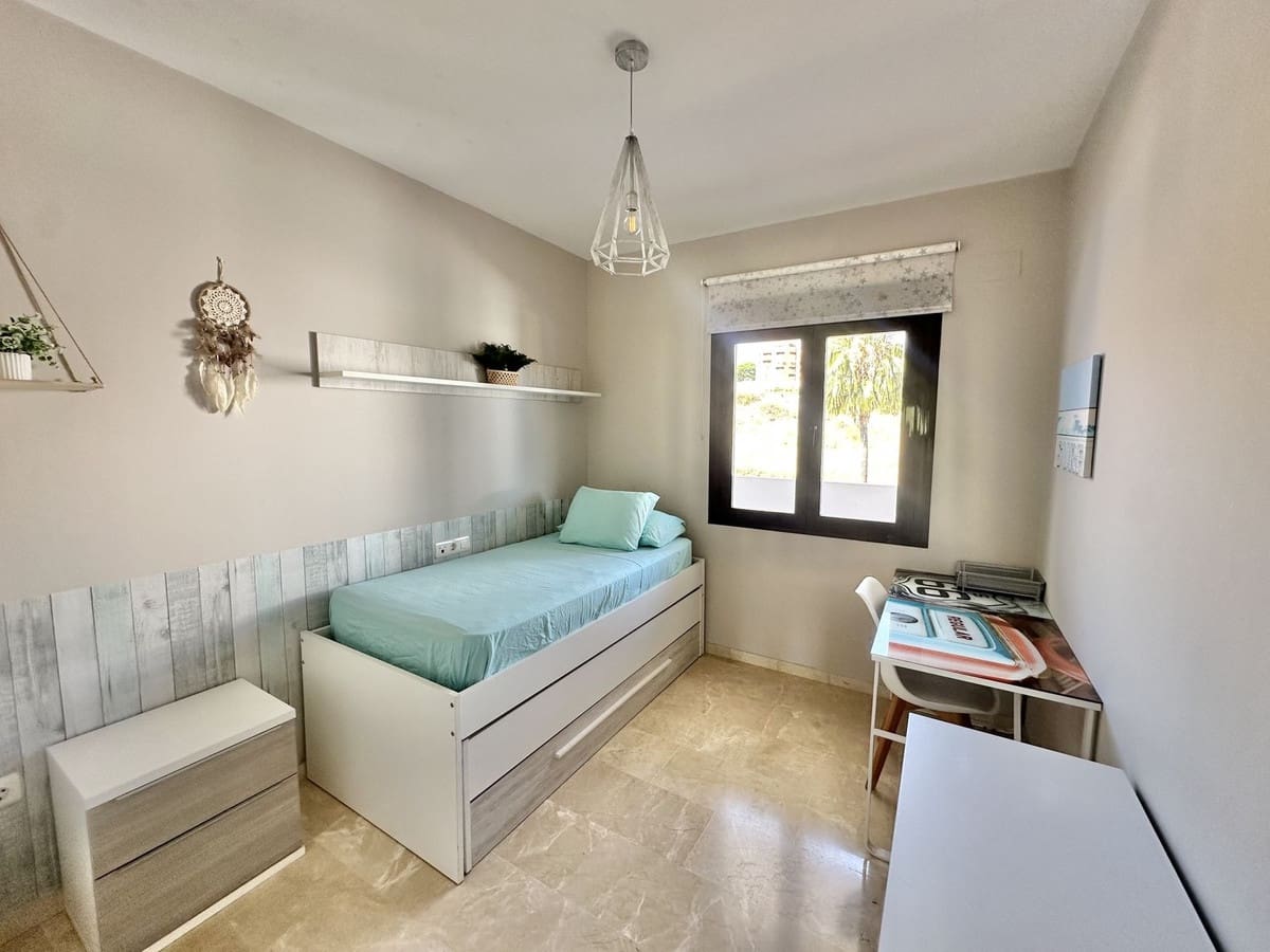 2 soverom Leilighet til salgs i Riviera del Sol med svømmebasseng garasje - € 299 000 (Ref: 9861473)